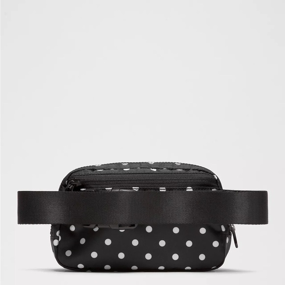 Lululemon Everywhere Belt Bag 1L- Simple Polka White Black/Black - Picture 3 of 6